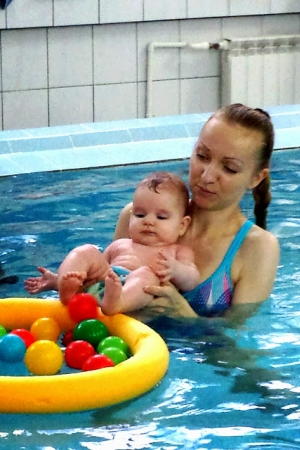 Kurs pływania dla niemowląt - nowa przygoda Niny! Zajęcia nr 6