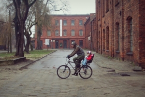 Zima z dzieckiem na rowerze