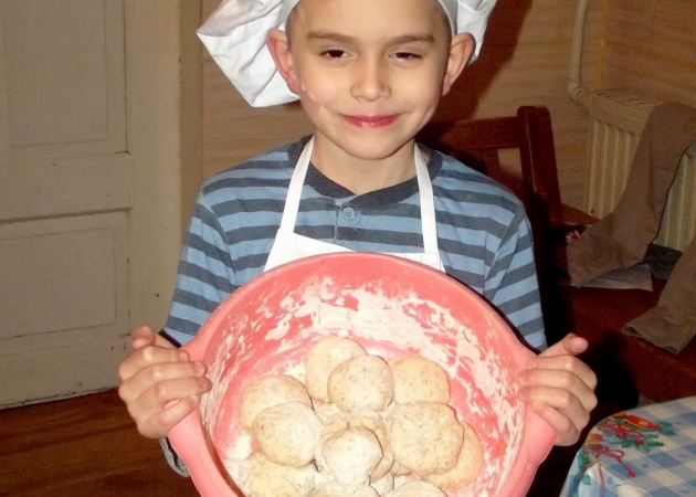 Dziecko w kuchni - czy warto dziecko angażować w prace kuchenne ( wyniki ankiety)