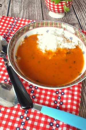 Zupa krem z warzyw korzeniowych i pomidorów