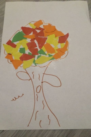 Kreatywne zabawy z dzieckiem – jesienne drzewo