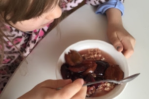 Śniadanie dla dziecka- bezmleczna owsianka z owocami