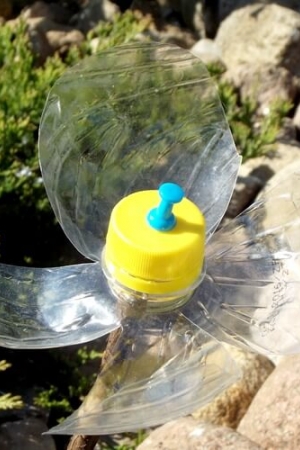 Jak zrobić wiatrak z butelki plastikowej